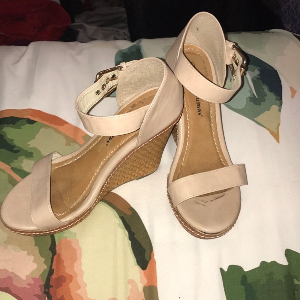 Nude wedges